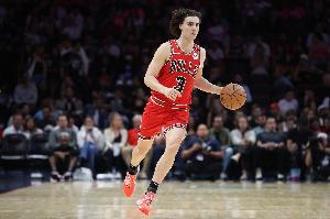 全能表現(xiàn)！吉迪半場(chǎng)8中4拿下11分5板3助