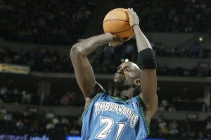 冷知識(shí)！加內(nèi)特是唯一一位對(duì)陣過72勝公牛和73勝勇士的球員