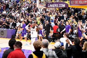 鐵林：不知King James是不是他自己起的名字 反正他確實(shí)這樣自稱