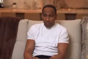 A-史密斯：詹姆斯他針對(duì)我 你見過(guò)他這樣針對(duì)白人嗎