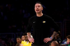 雷迪克：在黑板上寫下冠軍級(jí)別防守毫無(wú)意義 要養(yǎng)成習(xí)慣去做