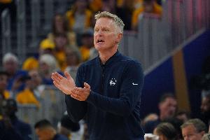 科爾：我認(rèn)為每個(gè)人都應(yīng)該是約基奇的球迷 也許門面要求美國(guó)人？