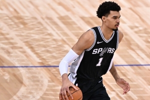 文班：很驚訝還有人討論我的身高 我比其他人高 你們知道這個(gè)就行