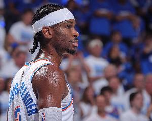 大閘！SGA死亡貼防伊森！造成火箭24秒違例失誤