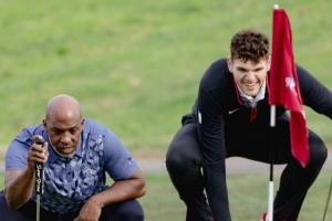 賽季開始前放松一下！比盧普斯帶克林根和克里斯-穆雷打高爾夫