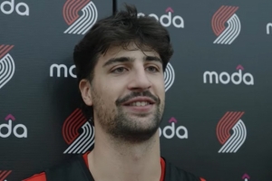 用一個詞來形容楊瀚森？阿夫迪亞：本能 他有非常好的比賽直覺