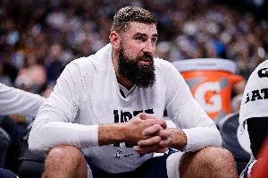 完美拼圖！瓦蘭丘納斯替補(bǔ)15分鐘8中6貢獻(xiàn)16分6板 三分3中2