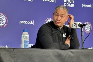 ??開始擺爛！盧生氣又無奈 小吧看到他吹著口哨走出采訪室