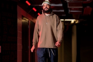 13-14賽季DPOY！喬金-諾阿重回芝加哥 現(xiàn)場觀戰(zhàn)公牛VS馬刺