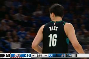 ??NBA生涯首個(gè)三分！楊瀚森迎著哈滕三分轟進(jìn) 此前6中0！