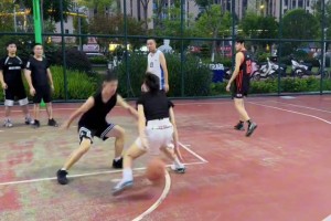 人有三急！名場面：奧尼爾直播做到一半，突然起身直奔場外！