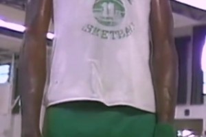 高中時期的奧尼爾，這身材十分精壯??！一點也不胖！