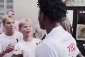 當(dāng)和甲亢哥走在一起時(shí)，新一代的年輕人都不認(rèn)識(shí)博格巴??